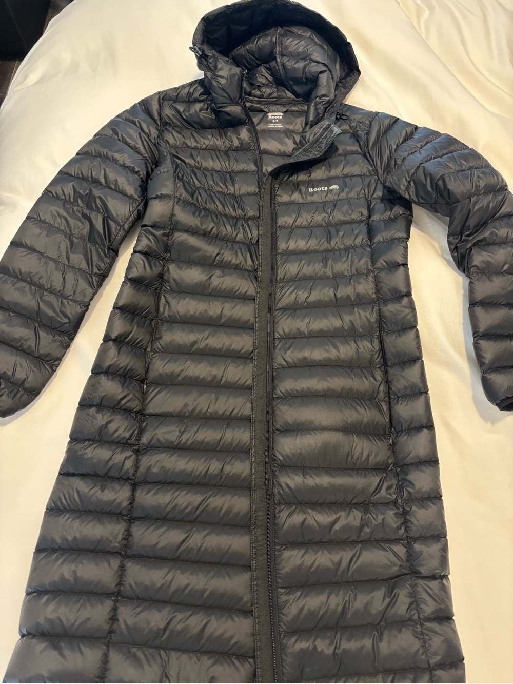 Roots Women's Long Hooded Puffer Coat - Black double zipper